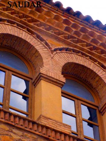 EDIFICIOS Y ESPACIOS SINGULARES - EDIFICIOS Y ESPACIOS SINGULARES. Ventanales colegio "General Fresneda" J�dar