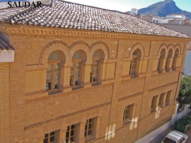 EDIFICIOS Y ESPACIOS SINGULARES - EDIFICIOS Y ESPACIOS SINGULARES. Detalle del Colegio "General Fresneda" de Jdar